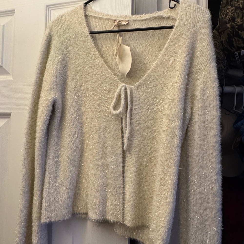 🌟🌟V-Neck Open Tie Sweater size S